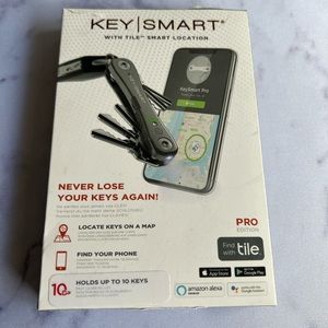 Keysmart with tile smart location